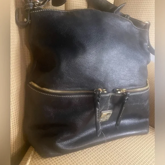 - Dooney & Bourke Large Dillen Bag -GUC - Picture 10 of 16